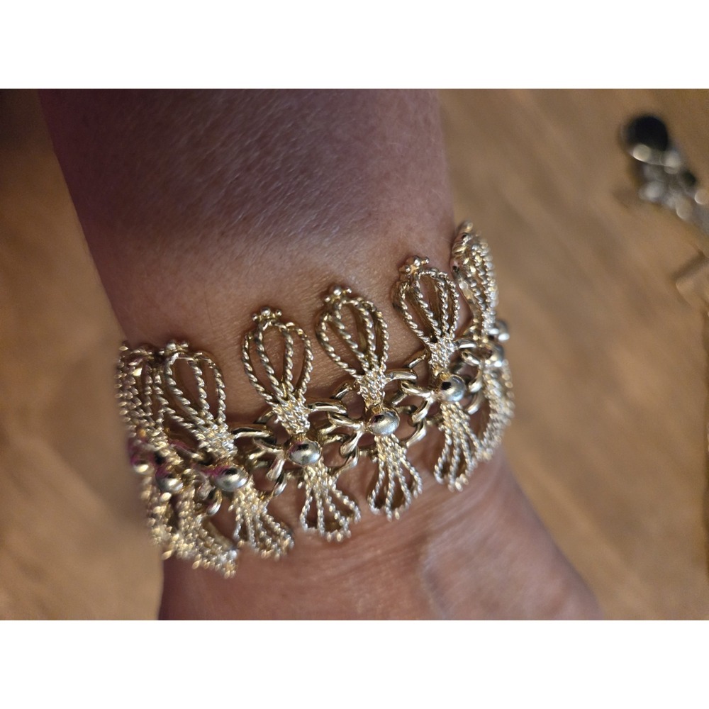 VTG Emmons Gleaming Bows bracelet